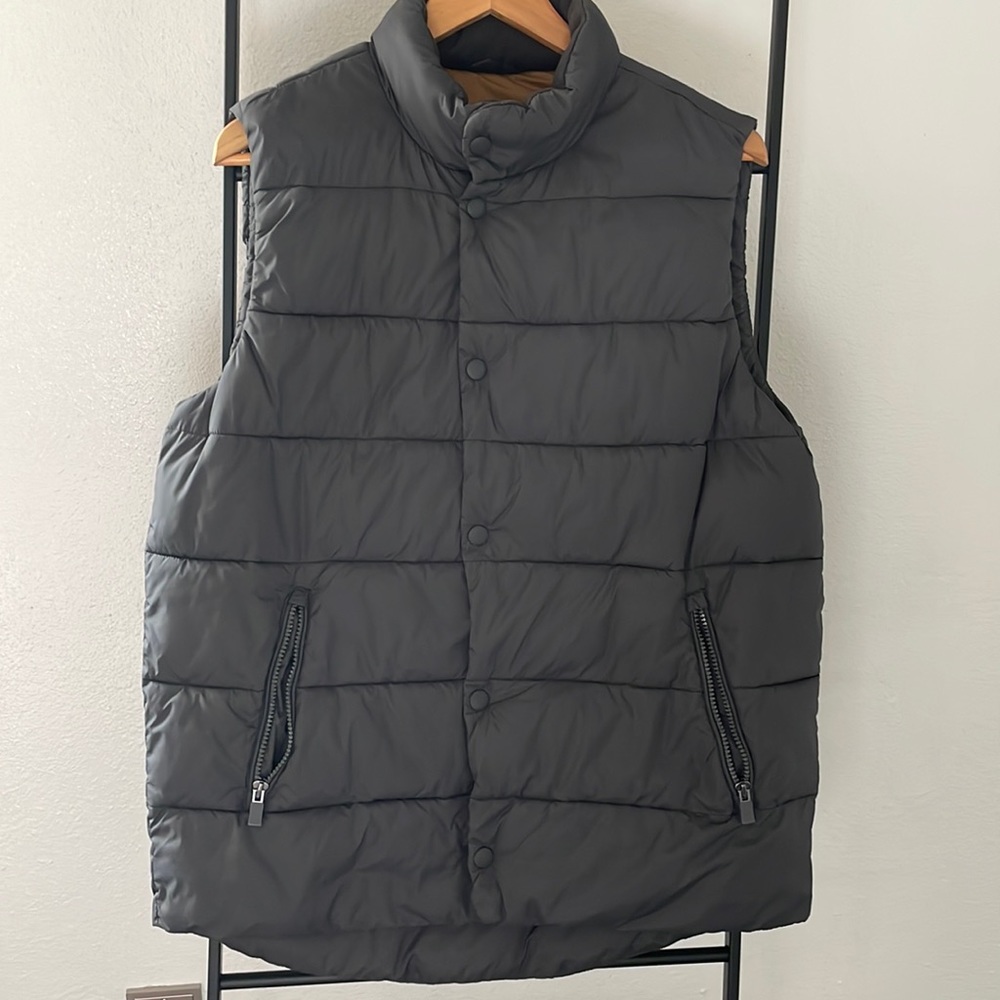 Gap puffer vest